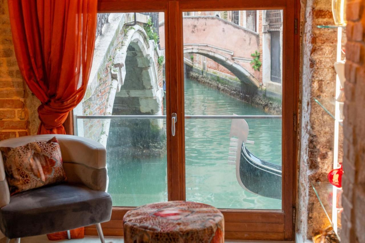 Casa Manina sul Ponte - Your private Canal View Veneţia Exterior foto